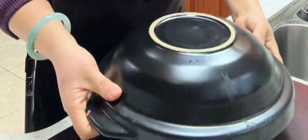 Place a serving plate (or a clay pot) upside down over the top of the bowl