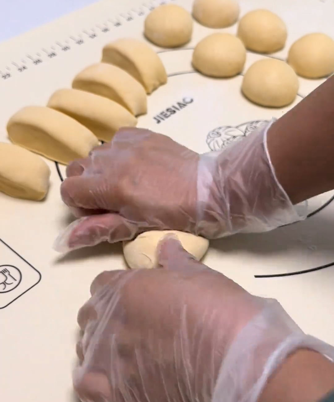 Roll each portion into a smooth ball1 Roll each portion into a smooth ball1