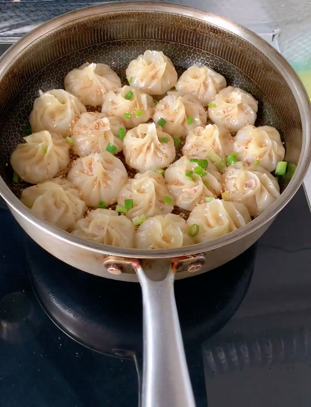 Sprinkle with the remaining scallions and toasted sesame seeds Sprinkle with the remaining scallions and toasted sesame seeds