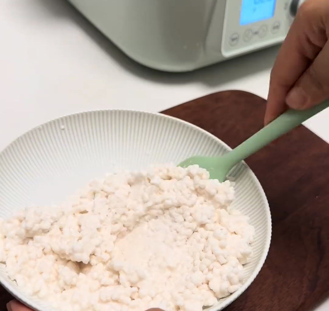 Stir immediately with a spoon or chopsticks Stir immediately with a spoon or chopsticks