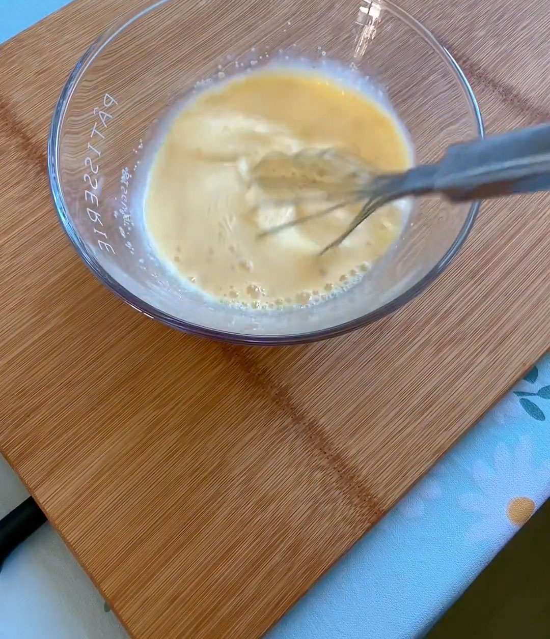 Stir thoroughly with chopsticks until the sugar and salt are fully dissolved