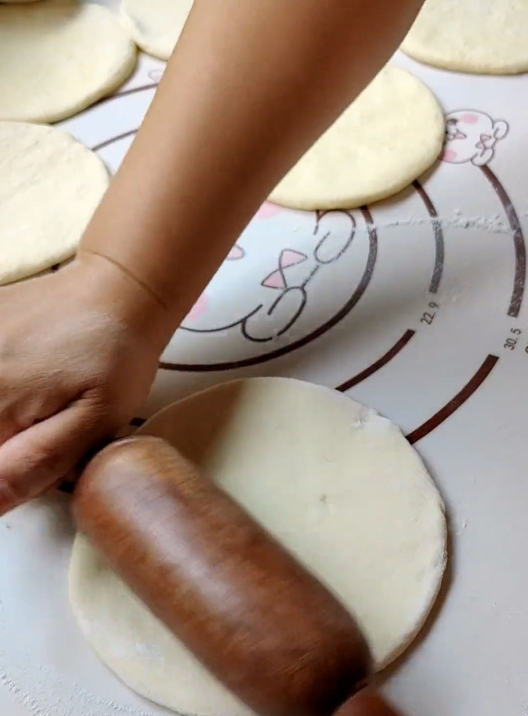 Use a rolling pin to roll it into a circle