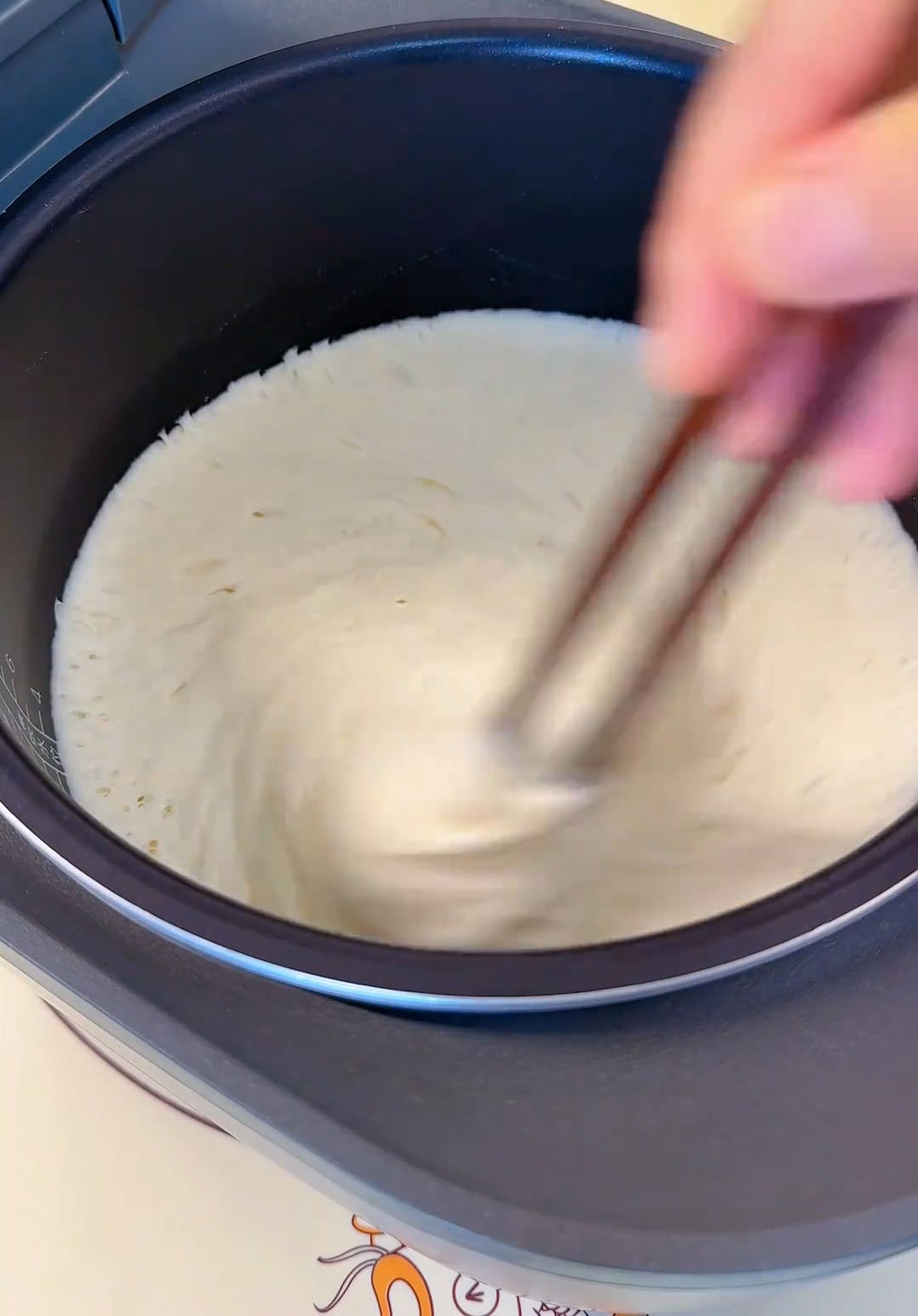 Use chopsticks to gently stir along the sides Use chopsticks to gently stir along the sides