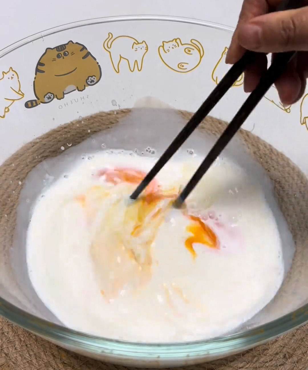 Use chopsticks to stir until fully combined Use chopsticks to stir until fully combined