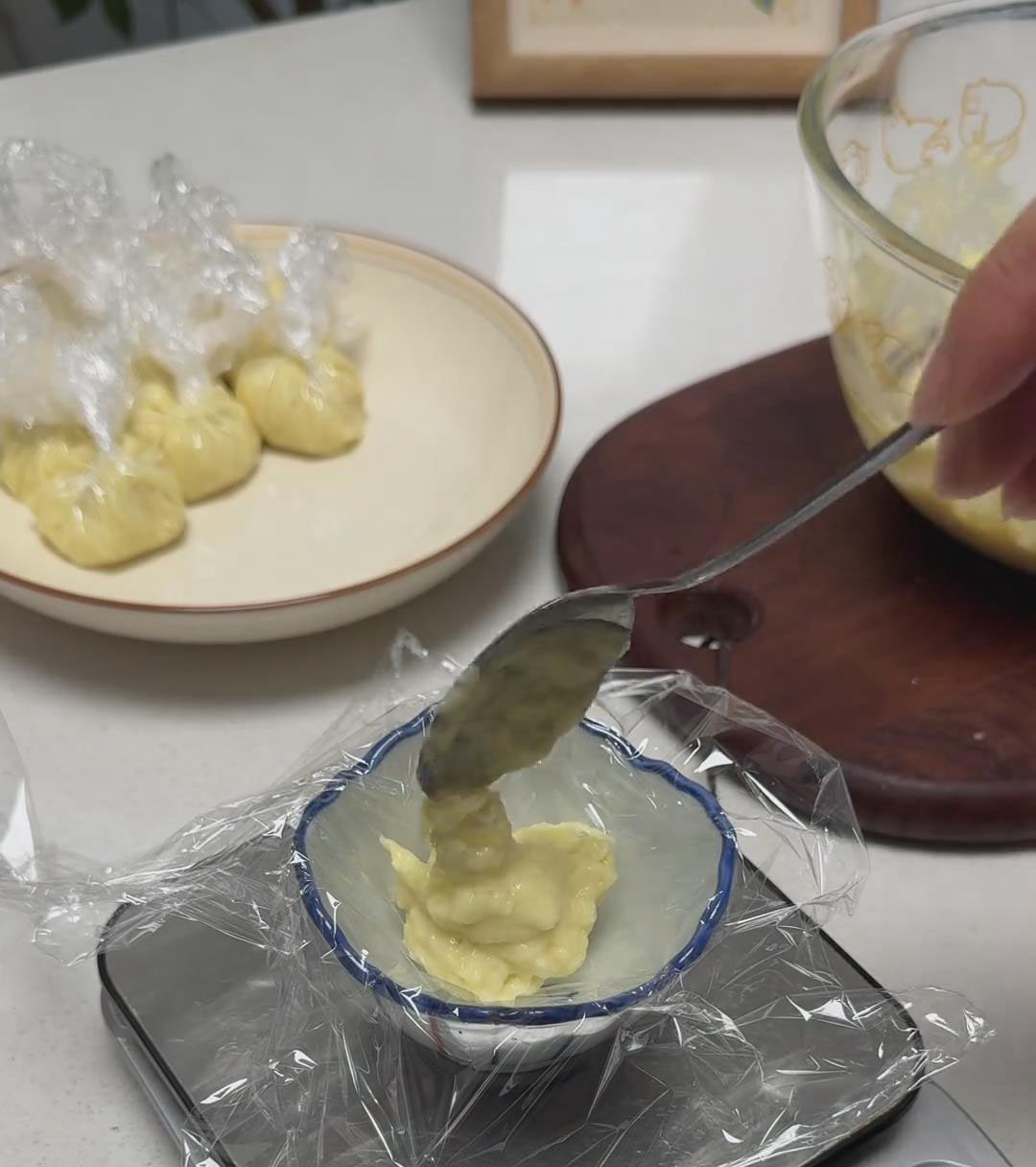 Weigh and divide the durian paste into portions of about 25 g each