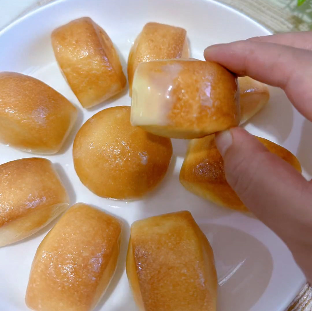 golden fried mantou