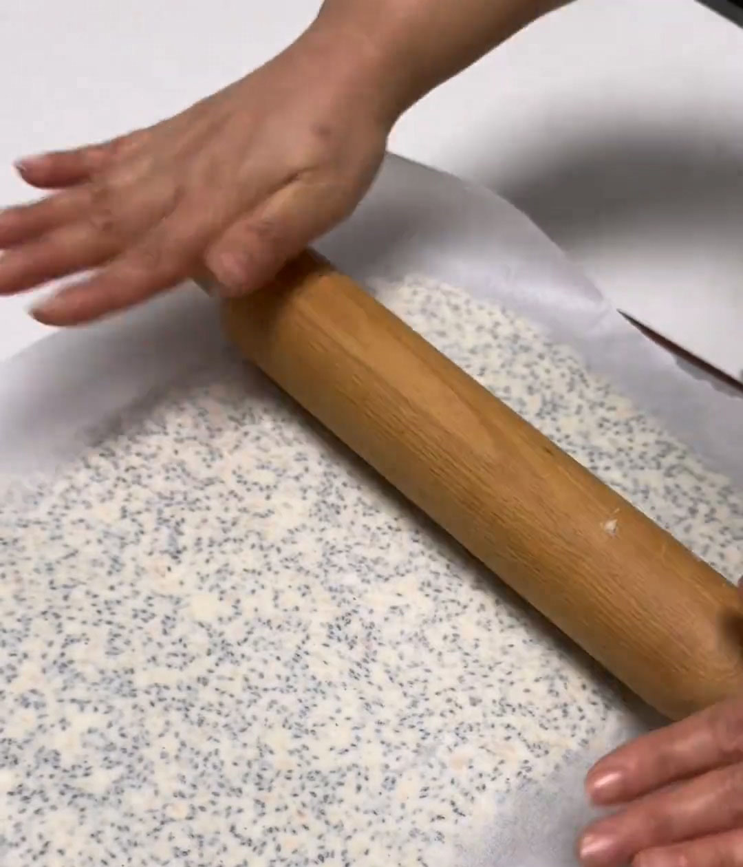 press it flat with a spatula or roll it out with a rolling pin to about 1.5 cm thick