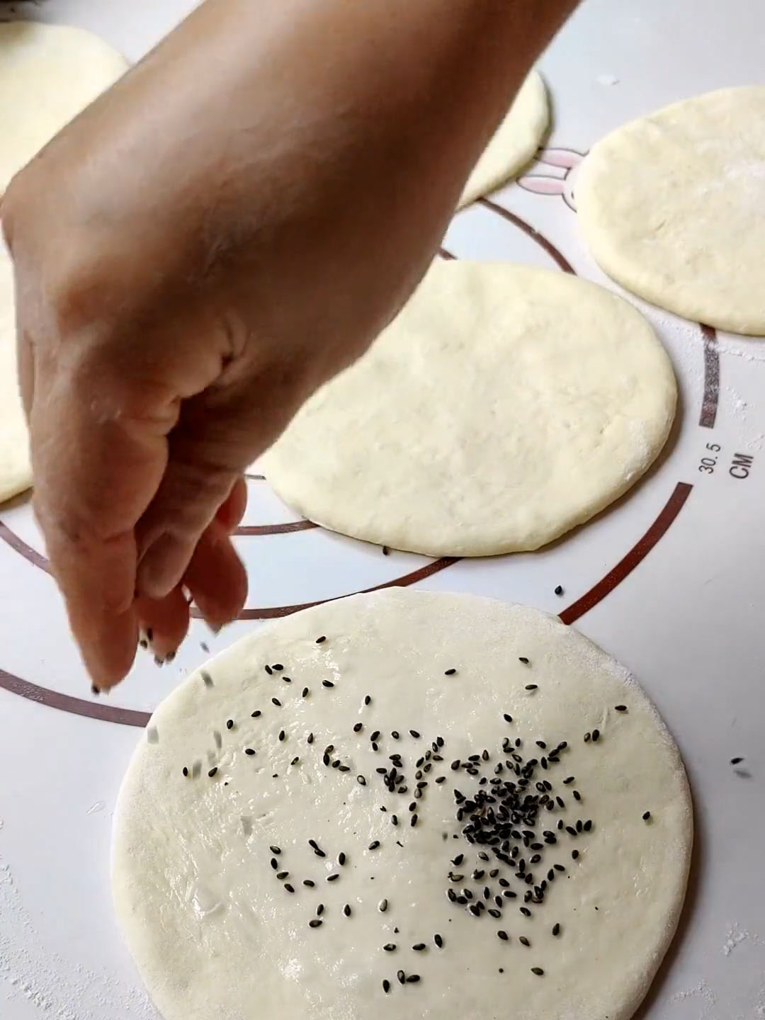 sprinkle black sesame seeds