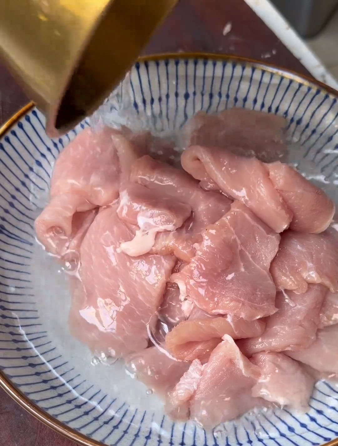 Place the meat in a bowl, add enough water to cover